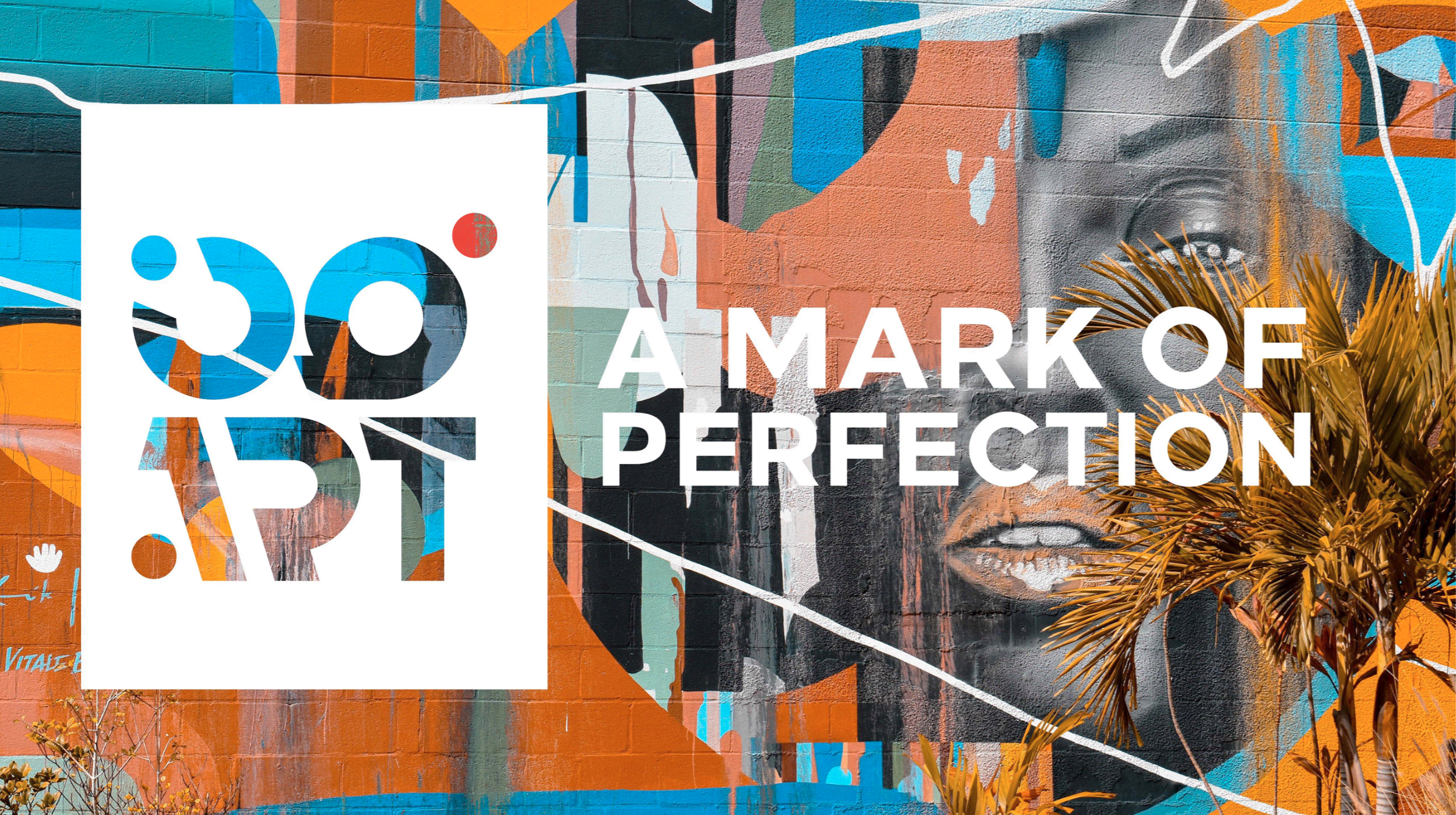 Logo d'une entreprise devant un mur recouvert d'une fresque murale